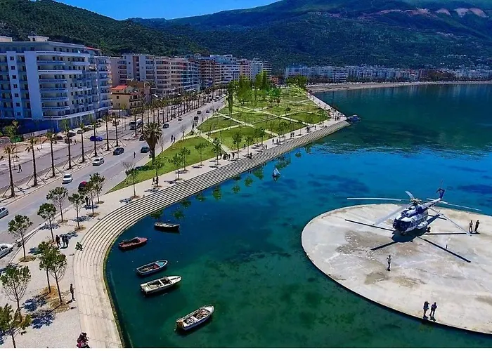 Ilia's Coastal Apartament *